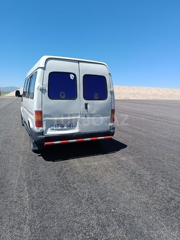 Ford Transit-2