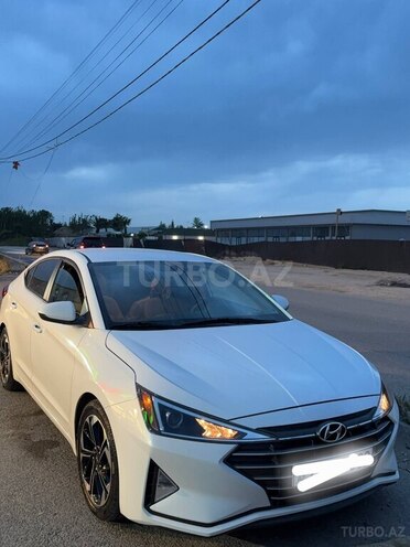 Hyundai Elantra-3