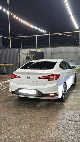 Hyundai Elantra-2