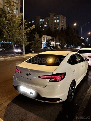 Hyundai Elantra-4