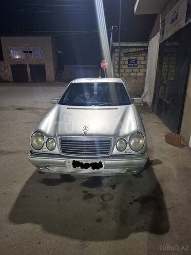 Mercedes E 230-1