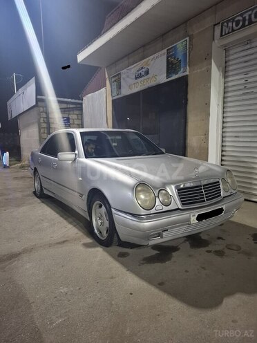 Mercedes E 230-2