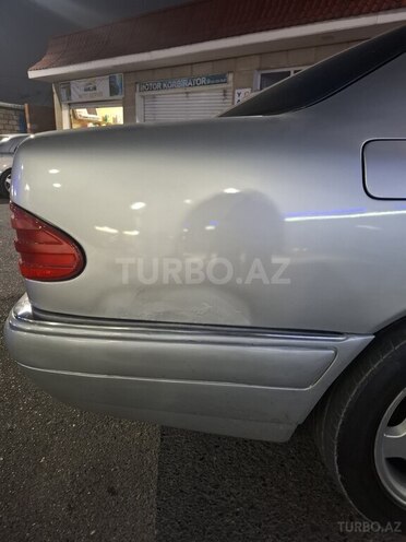 Mercedes E 230-5