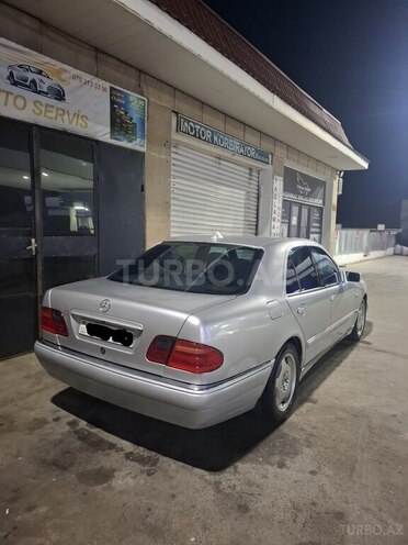 Mercedes E 230-3