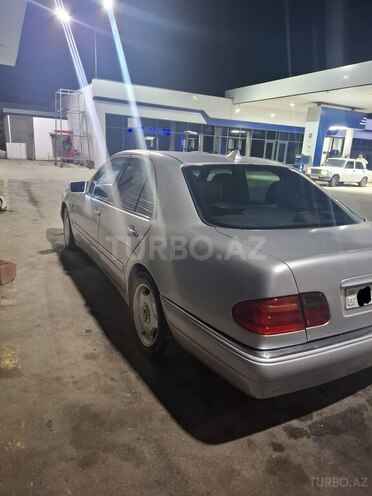 Mercedes E 230-4
