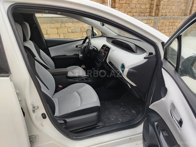 Toyota Prius-10