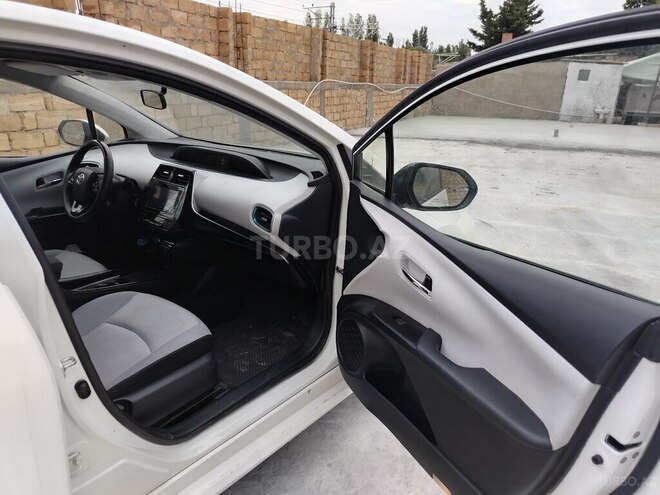Toyota Prius-11