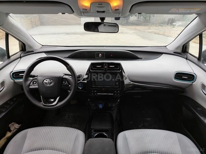 Toyota Prius-12