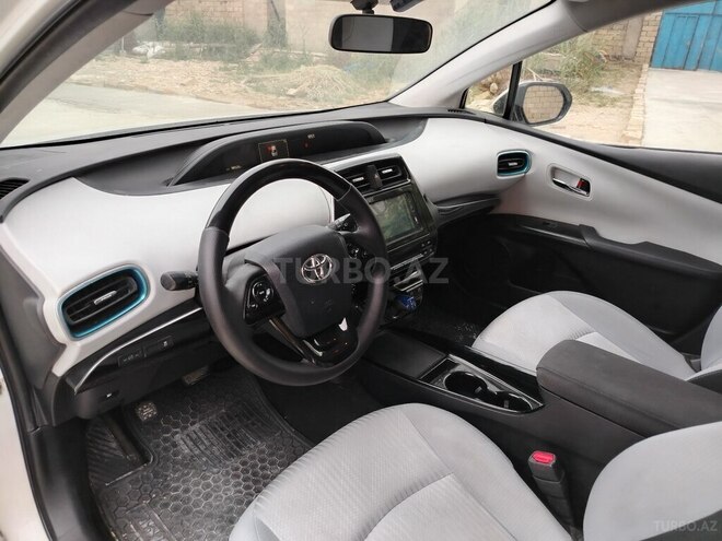 Toyota Prius-14