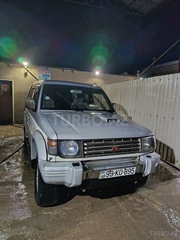 Mitsubishi Pajero-1
