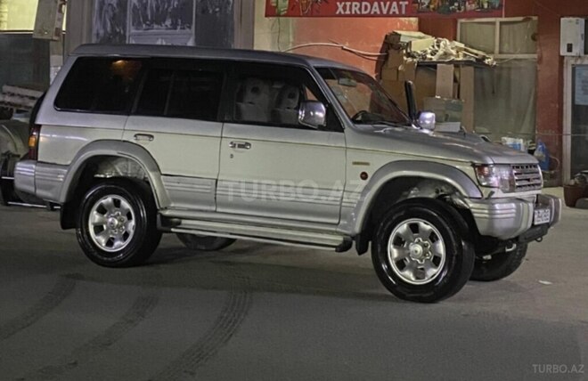 Mitsubishi Pajero-3