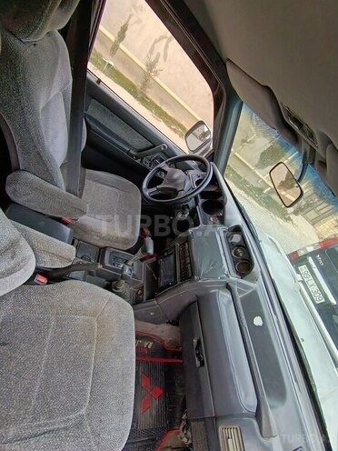 Mitsubishi Pajero-4