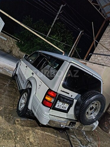 Mitsubishi Pajero-2