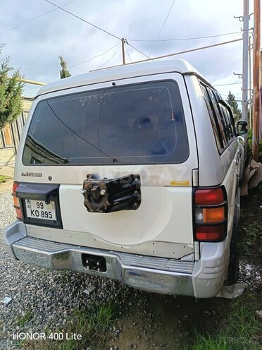 Mitsubishi Pajero-6