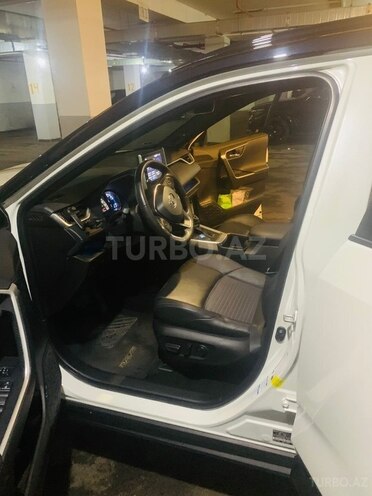 Toyota RAV4-6