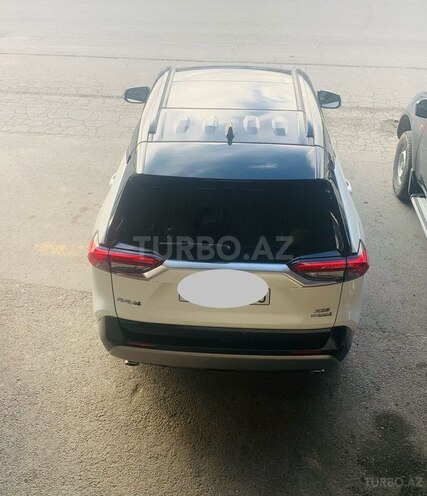 Toyota RAV4-8