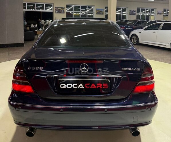 Mercedes E 320-11