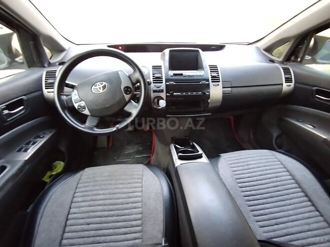 Toyota Prius-4