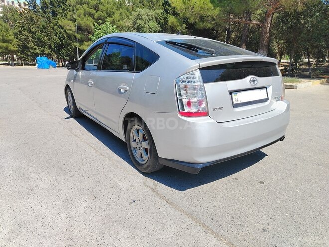 Toyota Prius-12