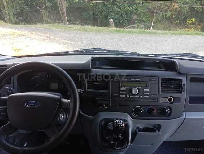 Ford Transit-3
