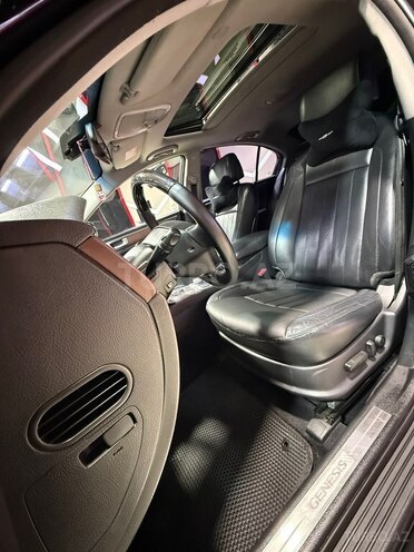 Hyundai Genesis-14