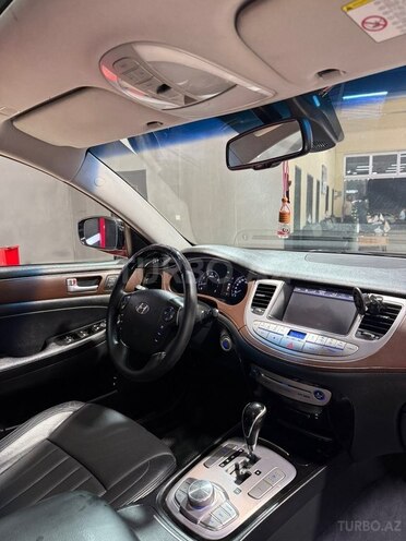 Hyundai Genesis-18