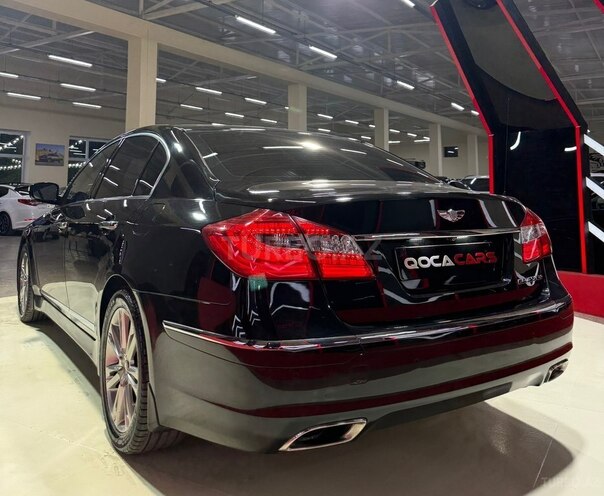 Hyundai Genesis-12
