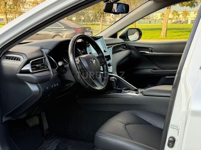 Toyota Camry-13