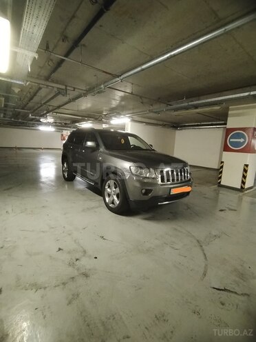 Jeep Grand Cherokee-13