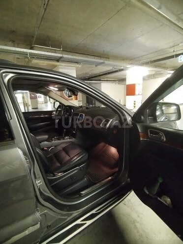 Jeep Grand Cherokee-12