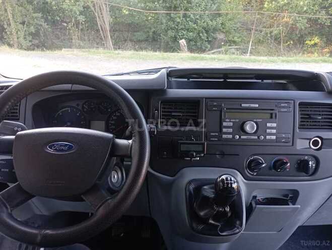Ford Transit-21