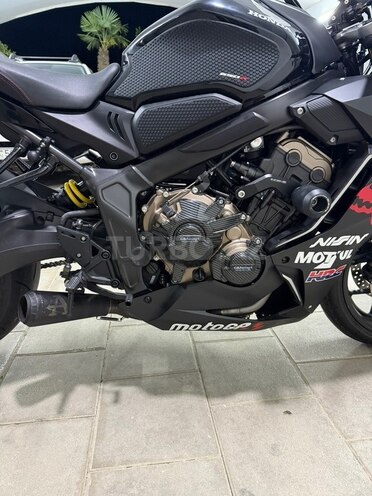 Honda CBR650R-5
