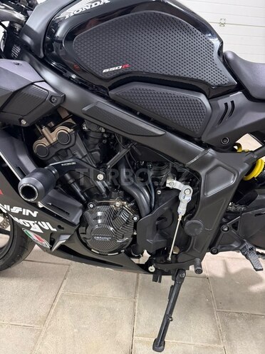 Honda CBR650R-4