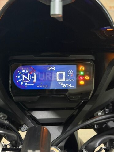 Honda CBR650R-7