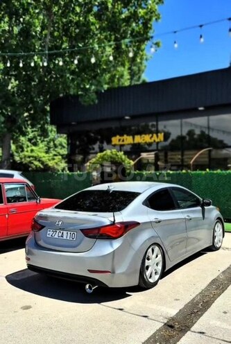 Hyundai Elantra-2