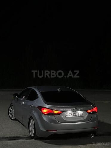 Hyundai Elantra-4