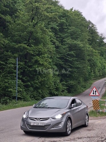 Hyundai Elantra-3