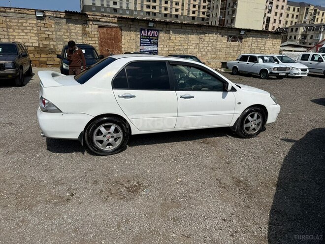 Mitsubishi Lancer-14