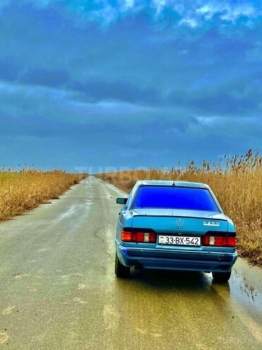 Mercedes 190-9
