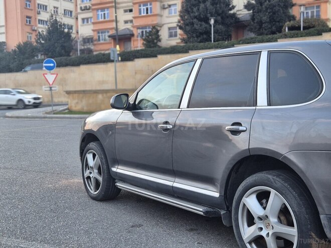 Porsche Cayenne S-8