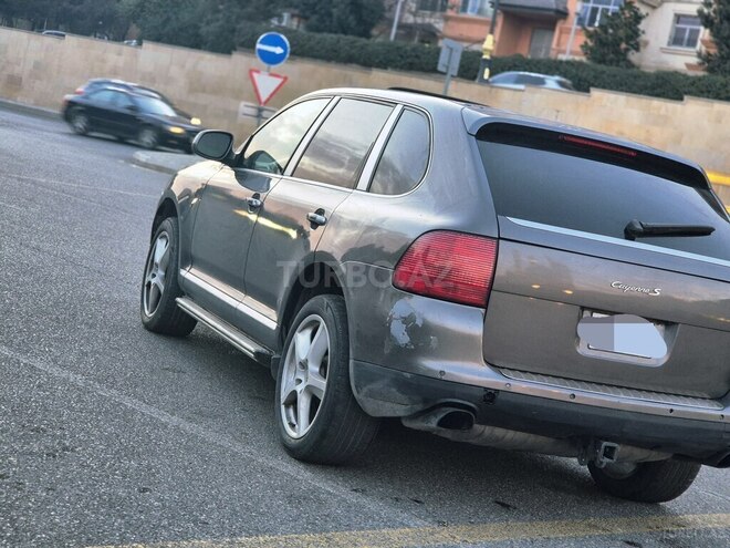 Porsche Cayenne S-16