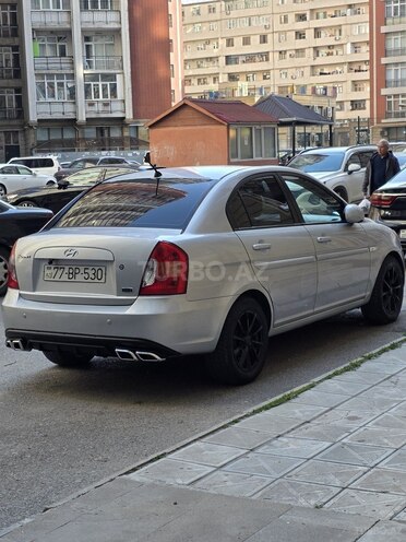Hyundai Accent-2