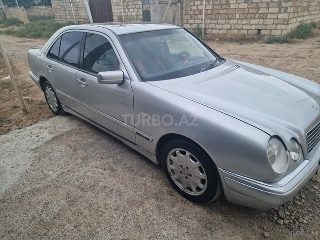 Mercedes E 280 4MATIC-2
