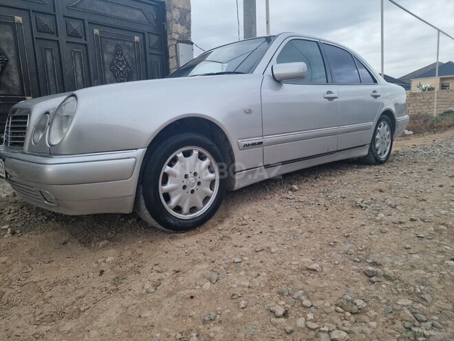 Mercedes E 280 4MATIC-3