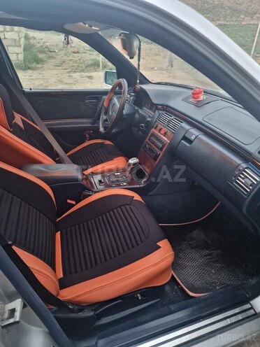 Mercedes E 280 4MATIC-4