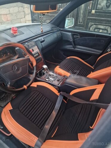 Mercedes E 280 4MATIC-6