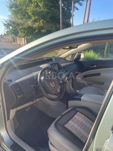 Toyota Prius-8