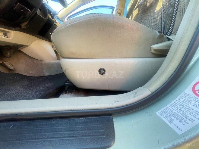 Toyota Prius-12