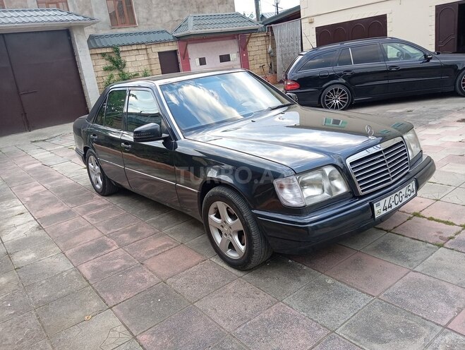 Mercedes 250 D-2