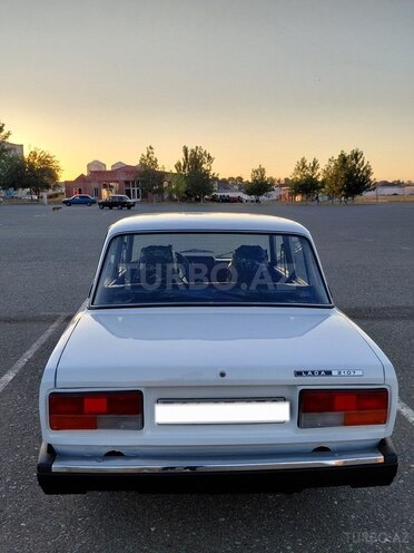 LADA (VAZ) 2107-2